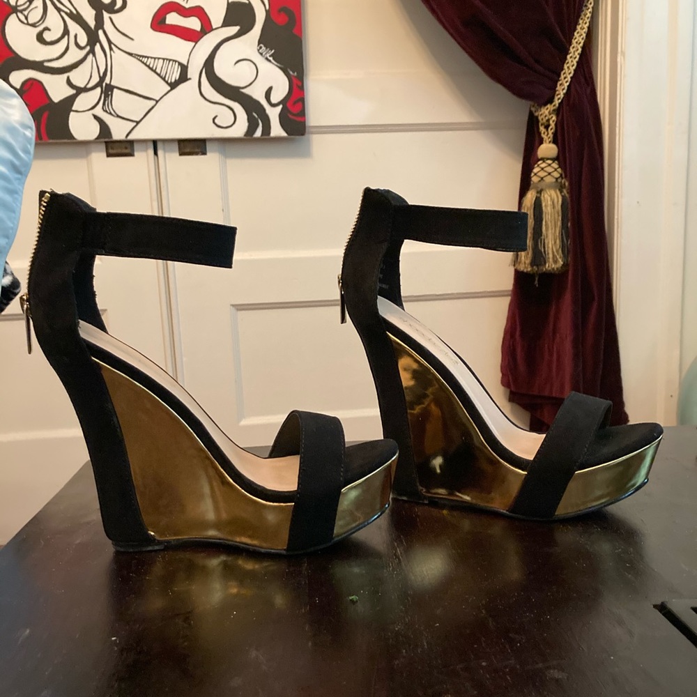 Shoe Dazzle Wedge